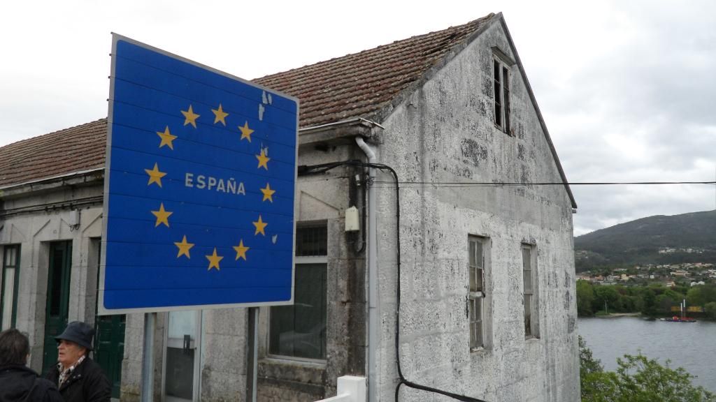 passport control photo: 2012-04-24k SAM_0511-1.jpg